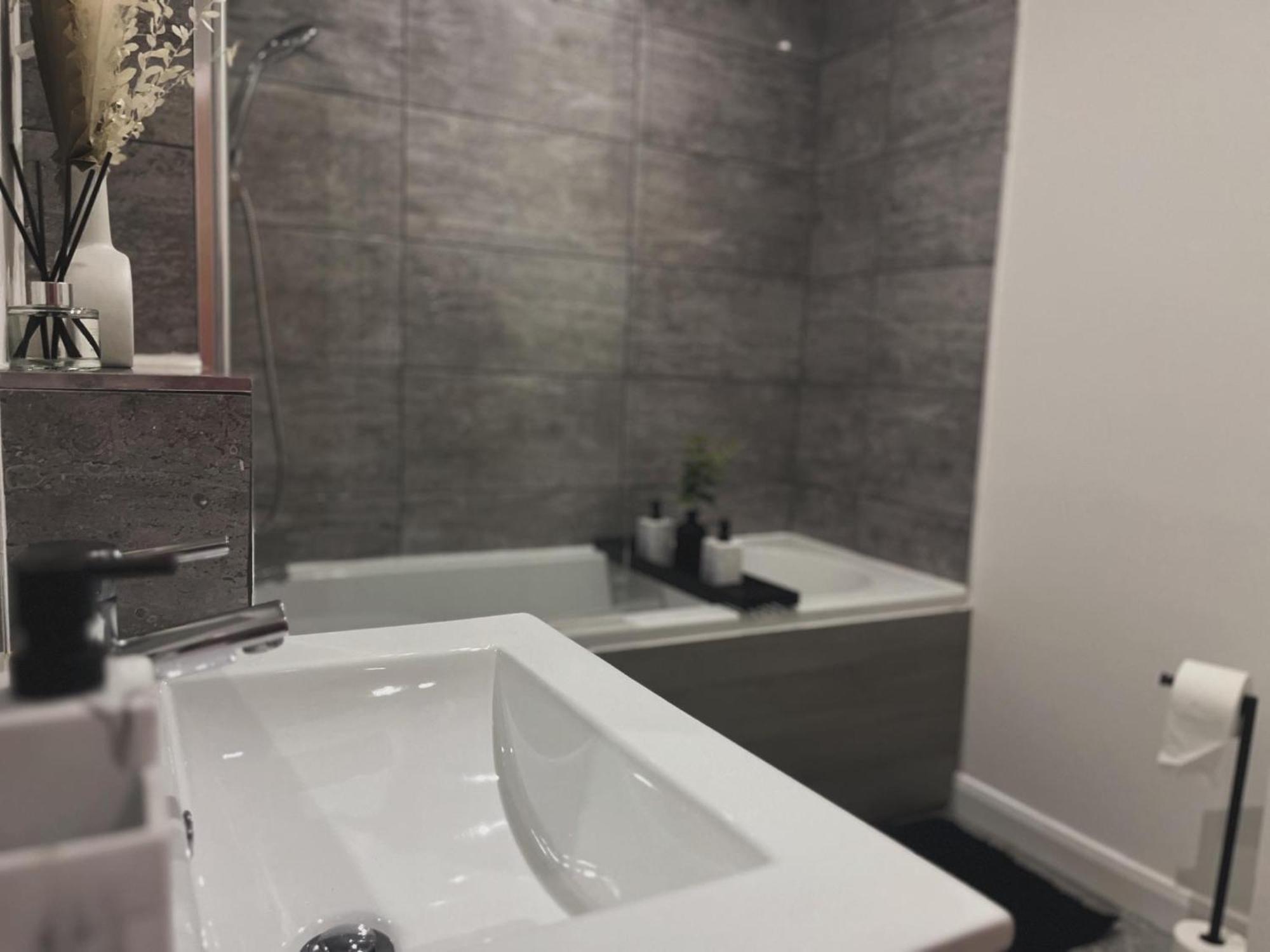 Cozy City Centre Double Suite - Free Gym! * Leicester